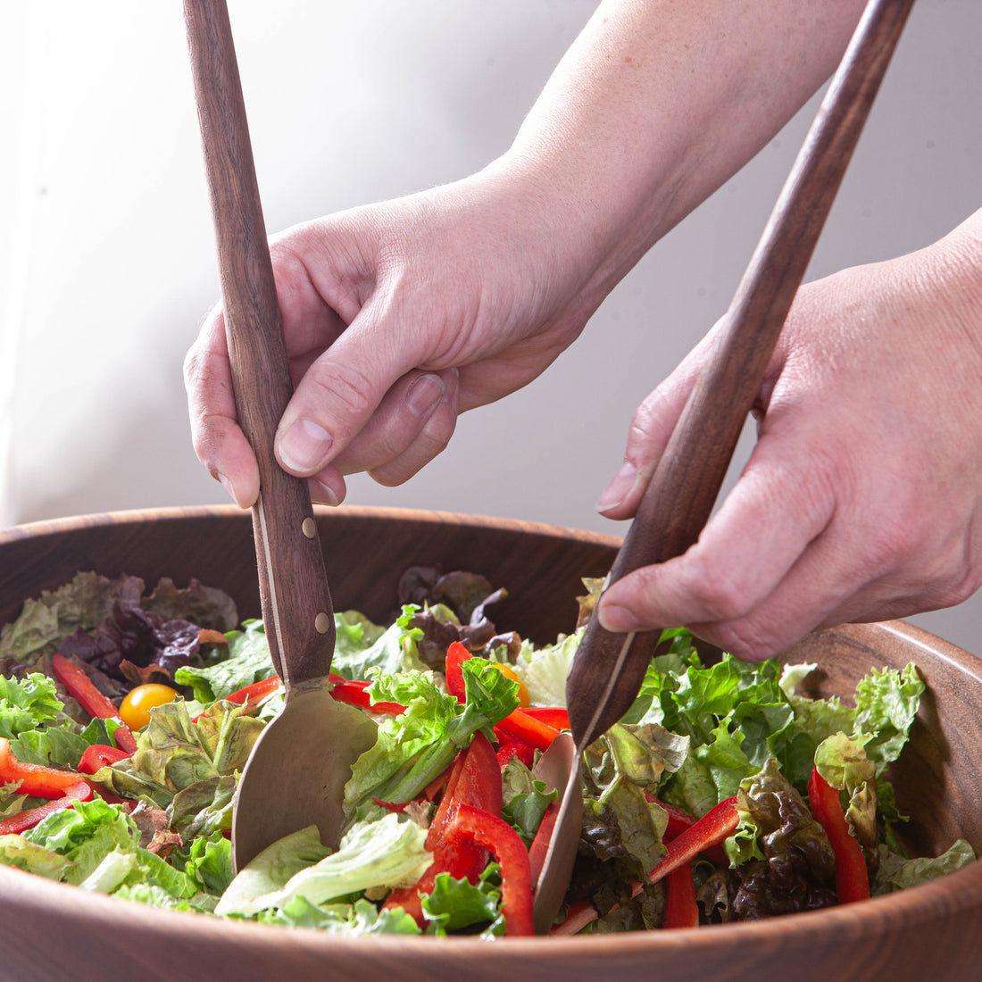 SALAD SERVERS IN BRASS