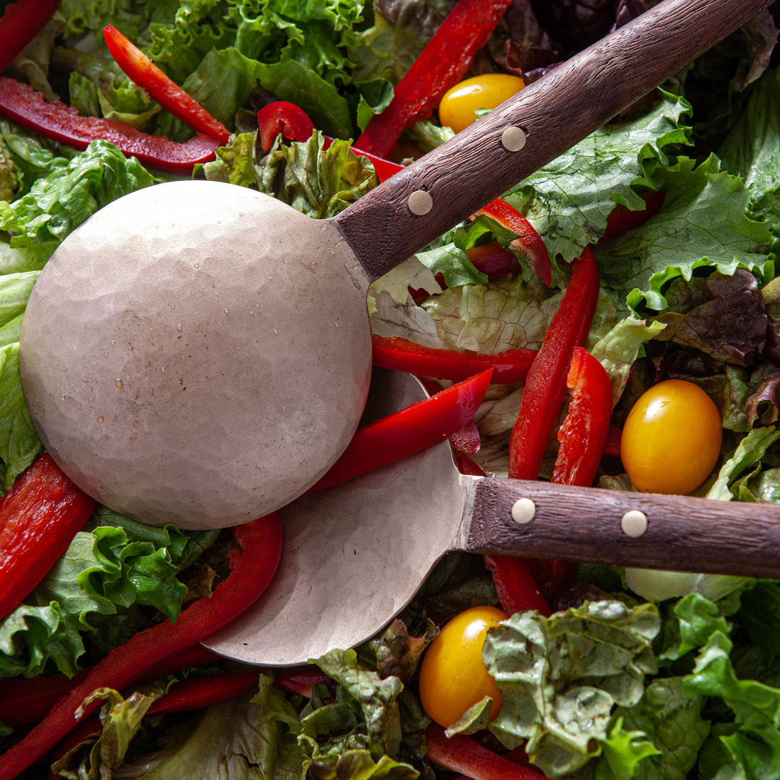 SALAD SERVERS IN BRASS