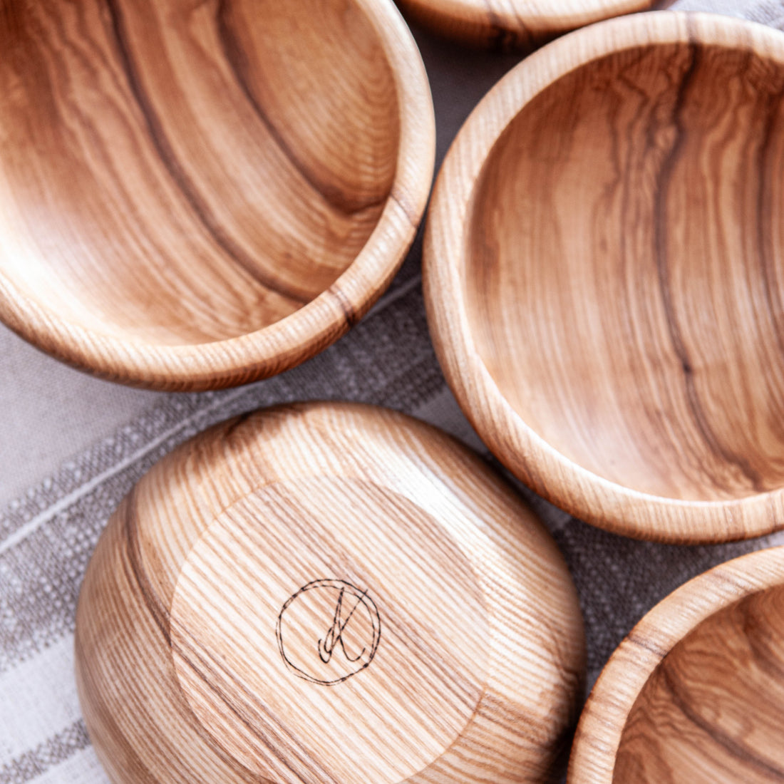 BEADED OBLIQUE BOWL AND EVERYDAY BOWL SET